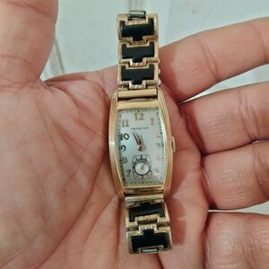 VINTAGE HAMILTON CURVEX 14k GOLD FILLED WIND UP WORKING WELL